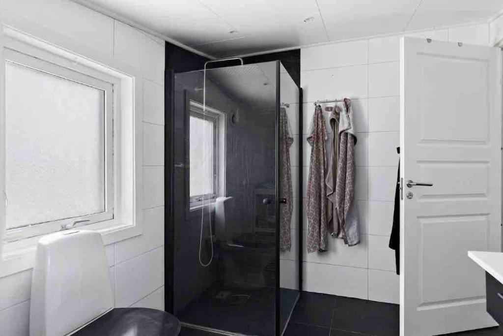 Mysigt Hus Med Natur & Jacuzzi I Olofstorp Gotemburgo Exterior foto