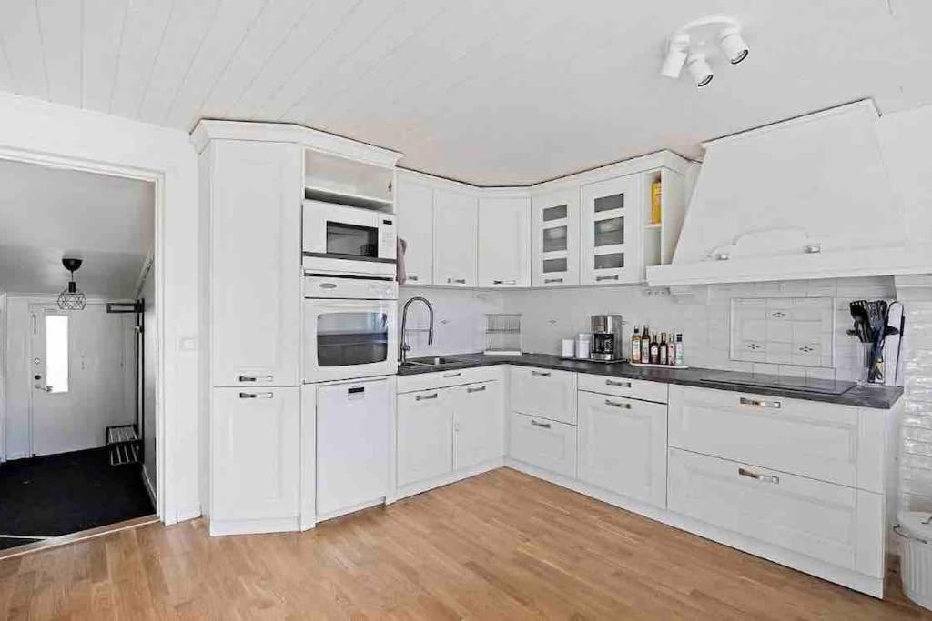 Mysigt Hus Med Natur & Jacuzzi I Olofstorp Gotemburgo Exterior foto